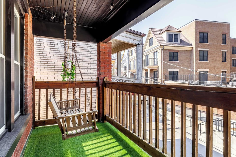 Relax with a cup of coffee on the private patio, just minutes from Ohio State University and the beautiful Topiary Park.