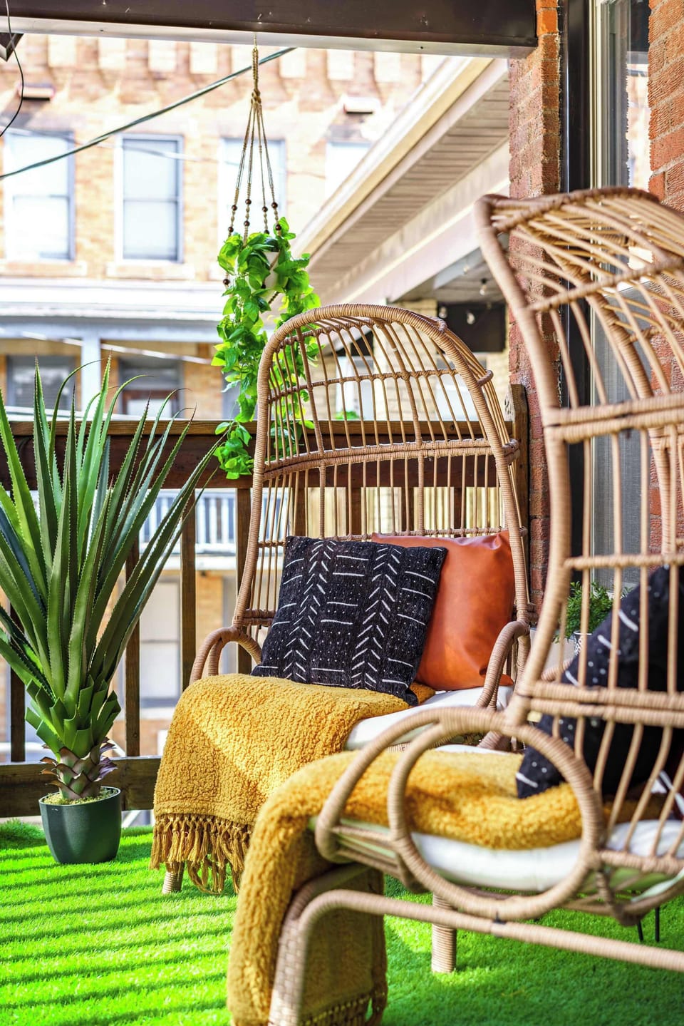 Relax in the fresh air on this spacious balcony, just minutes from downtown Columbus and popular local restaurants.
