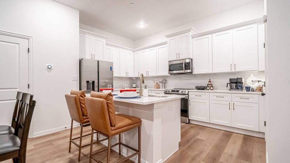  A fully equipped chef's kitchen with everything you need for a home-cooked meal or game day prep. Full-size appliances, cookware, utensils, and counter space to spare — because not every great meal should come from DoorDash.