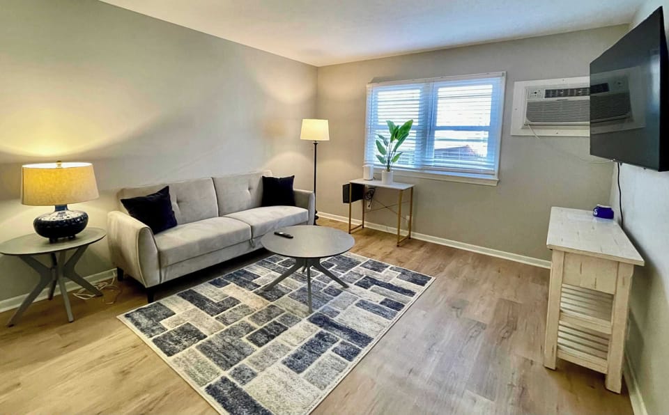 Your straightforward space for city living. Relax and reset.