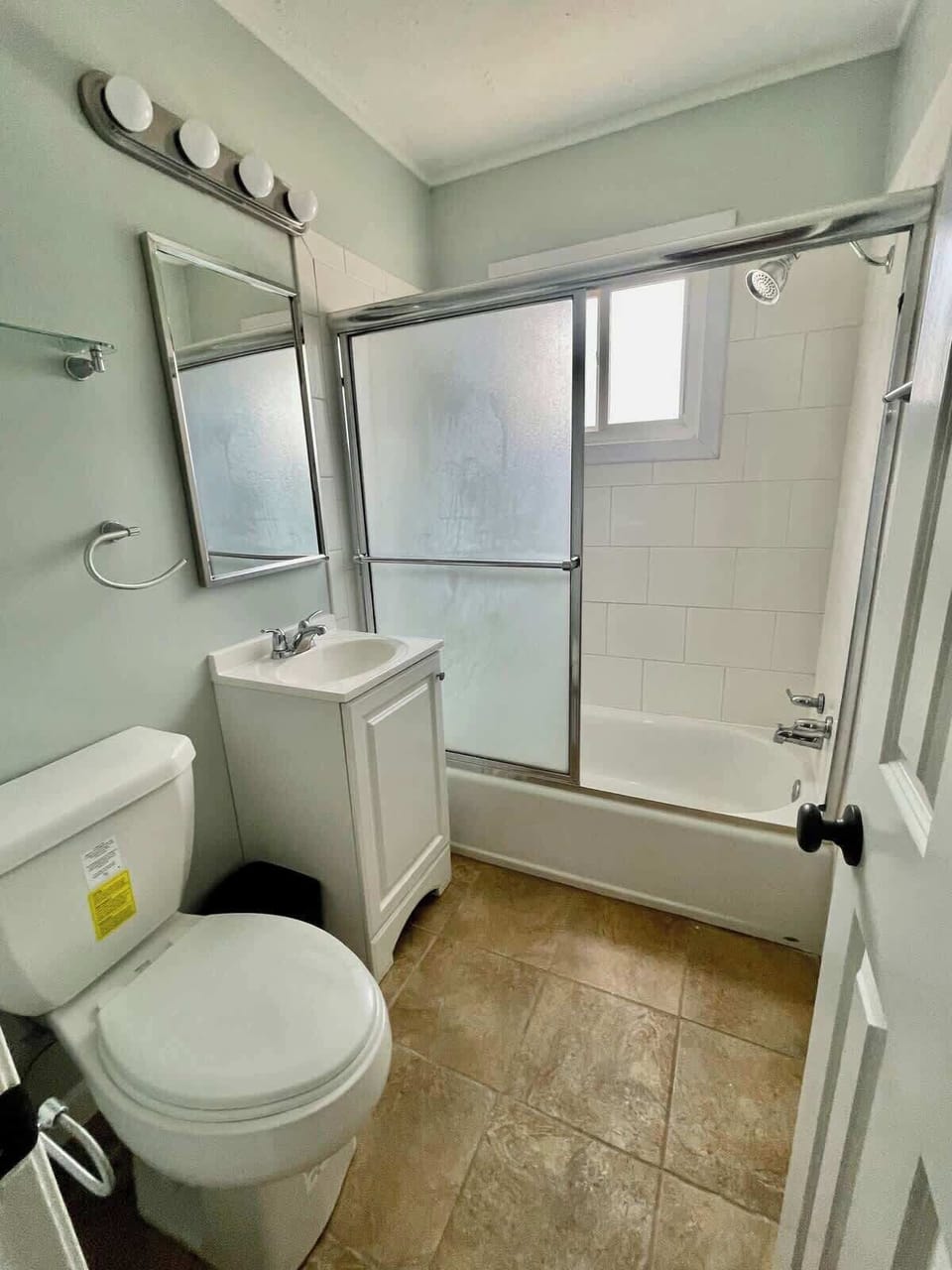 Ready yourself with ease. Your clean, functional bath for comfort.