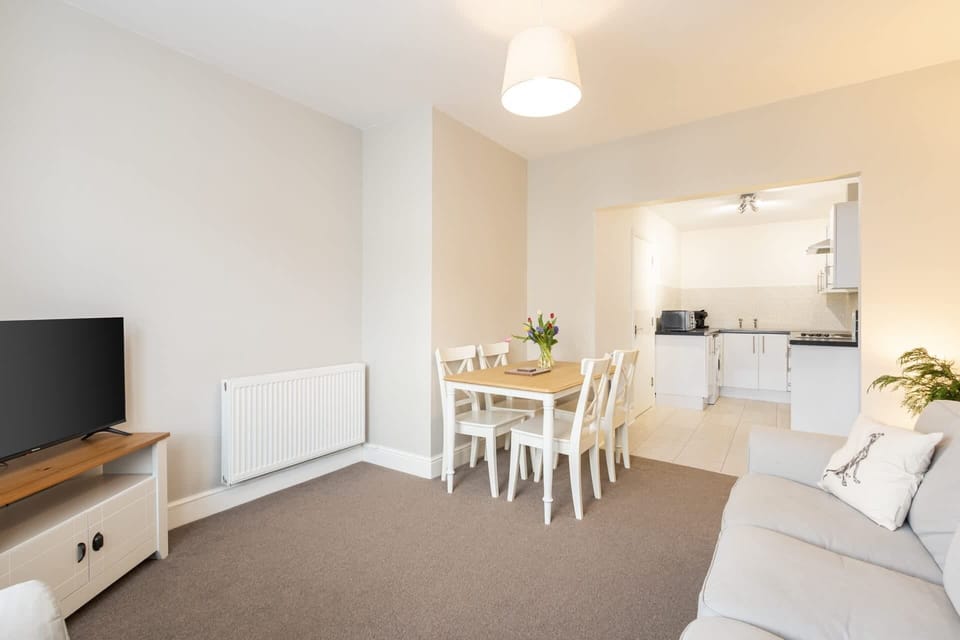 Sandy Bay, Scarborough - Host & Stay
