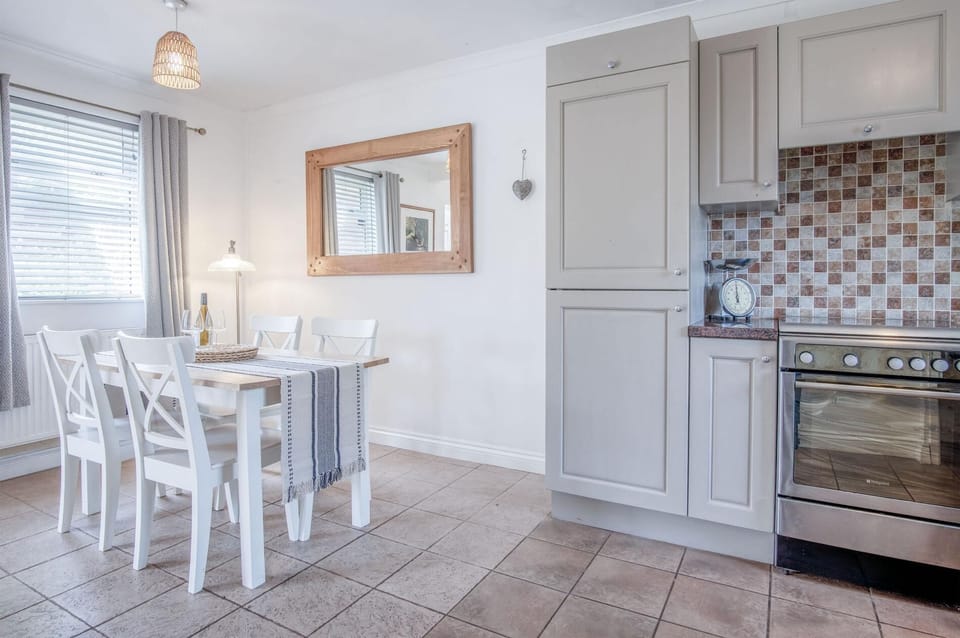 Sunderland Avenue - 2 Bedroom - Pembroke Dock (19140)