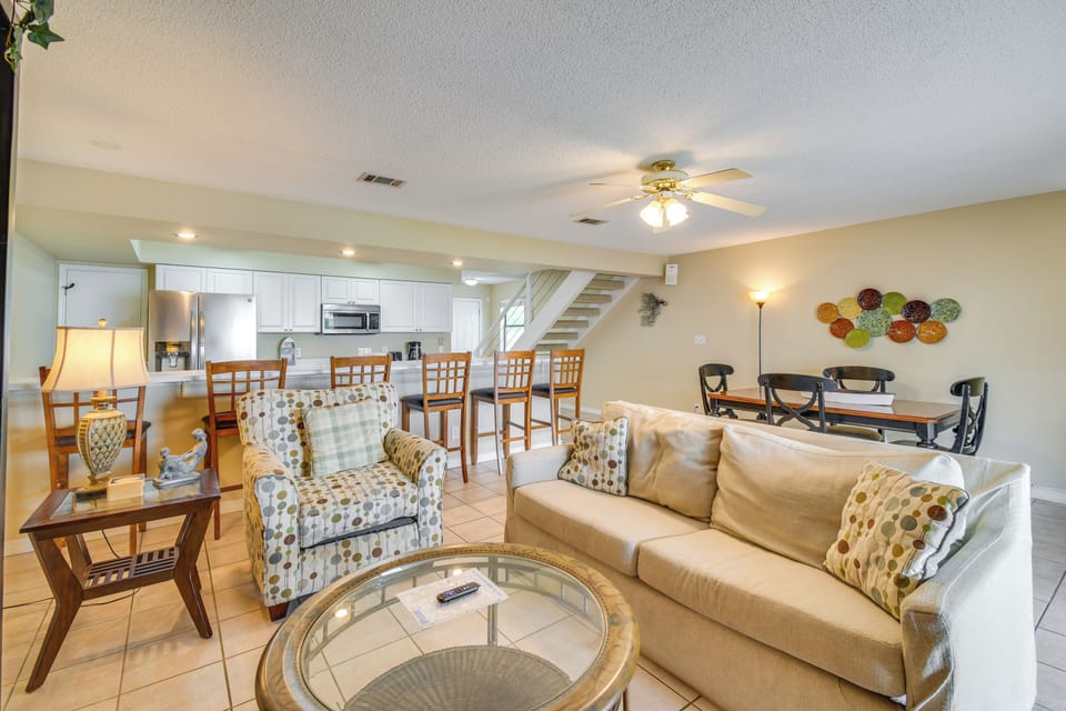 Living Room | Free WiFi | Central Heating & A/C | 1st Floor