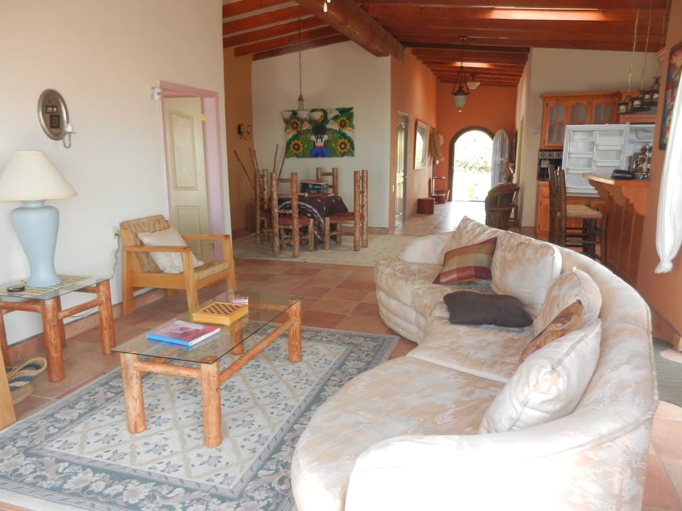 living room toward entry