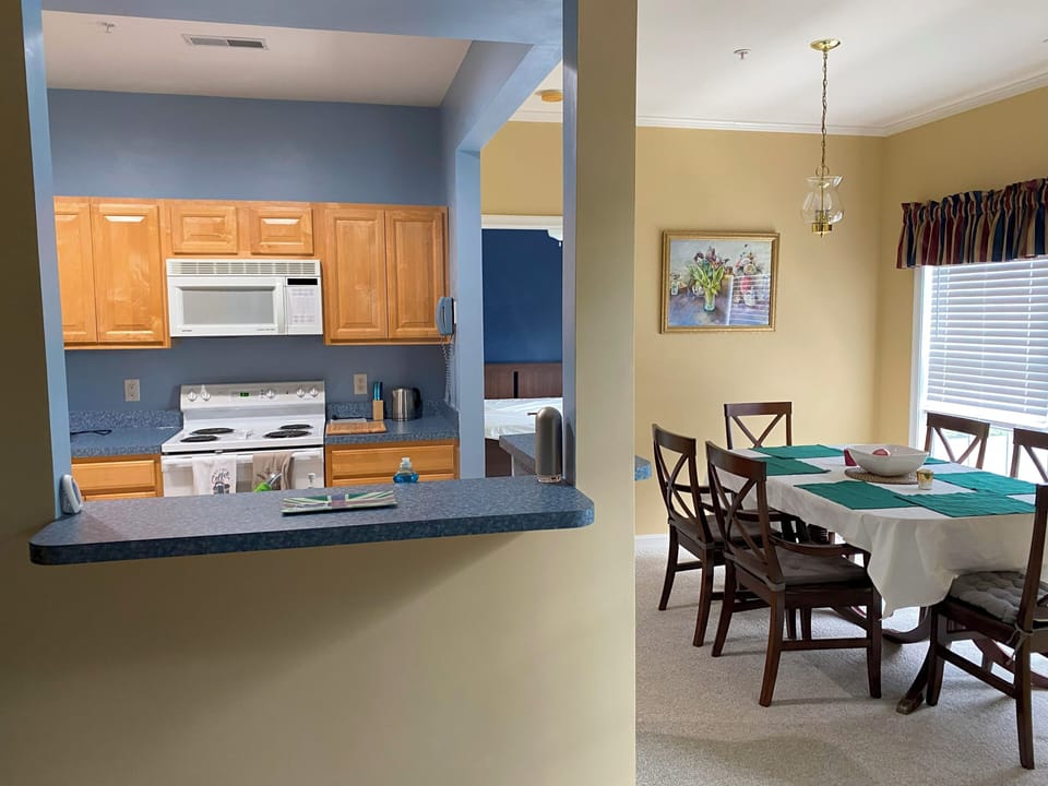 kitchen/dining room