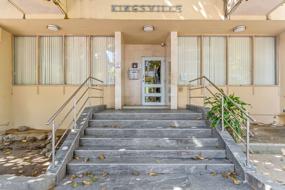 Kingsville building entrance