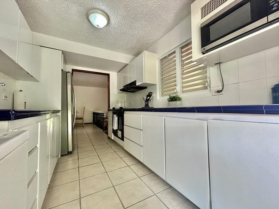 The kitchen is fully equipped, offering the perfect space to craft delicious dishes and unforgettable memories!