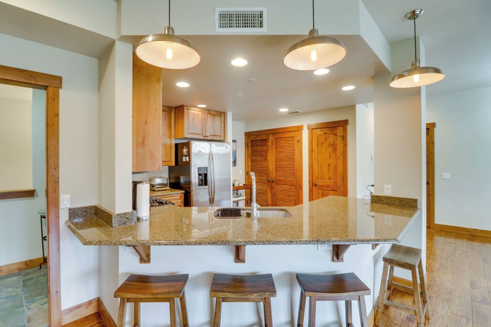 Kitchen | Main Level | Cooking Basics | Toaster