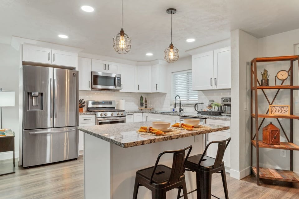 Spacious kitchen with kitchen islnd and bar seating for 2