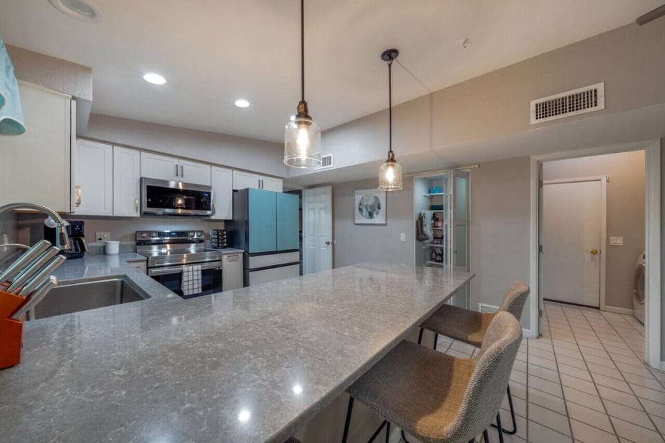 Updated, well-equipped kitchen with pantry