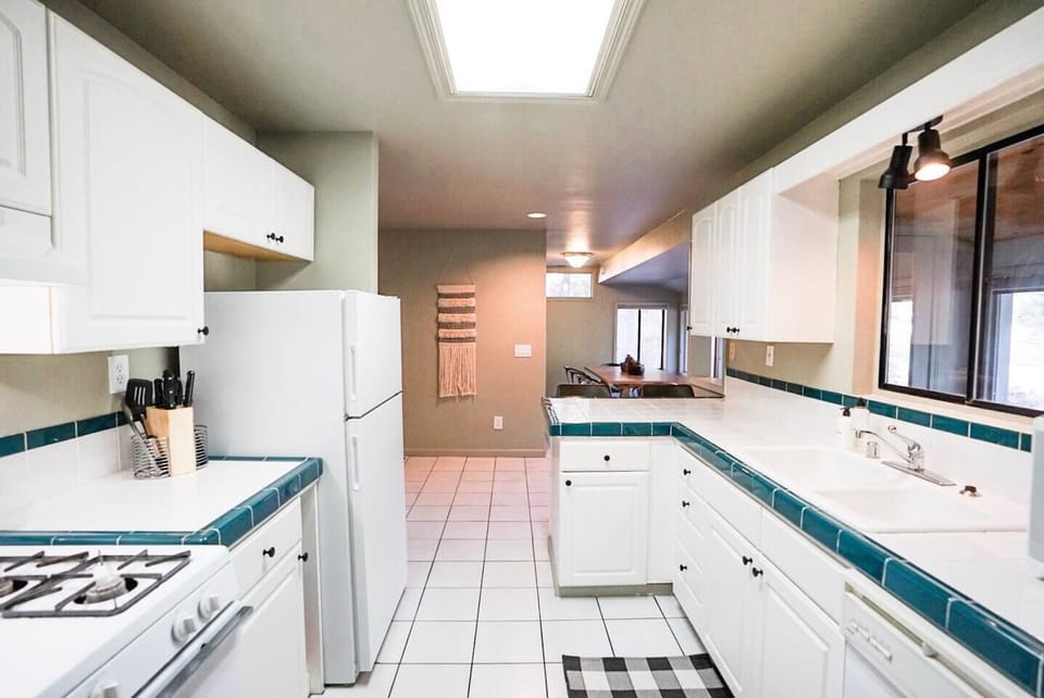 The kitchen is equipped with everything you need to cook up tasty breakfasts, leisurely lunches and delicious dinners for everyone to enjoy,
