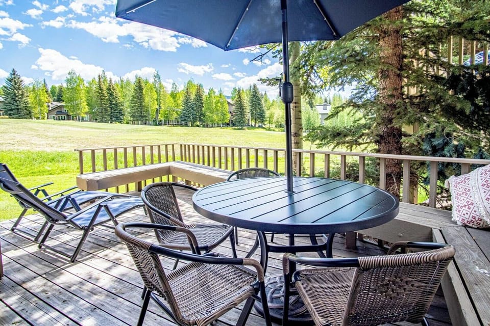 Welcome to Bonne Vie 2275 on the golf course in Elkhorn Village