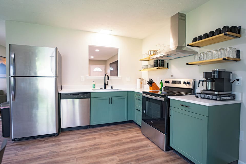 Plenty of kitchen space to prepare beautiful meals or just make a quick snack.  Dishwasher tablets are also provided.