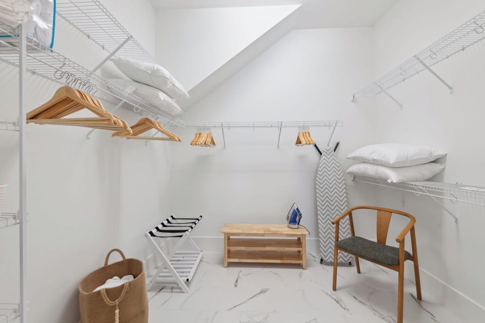 Large Ensuite 1 Closet 