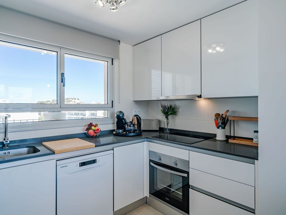 Cabinetry, Countertop, Property, Kitchen Sink, Sink, Window, Building, Kitchen Stove, Kitchen, Tap