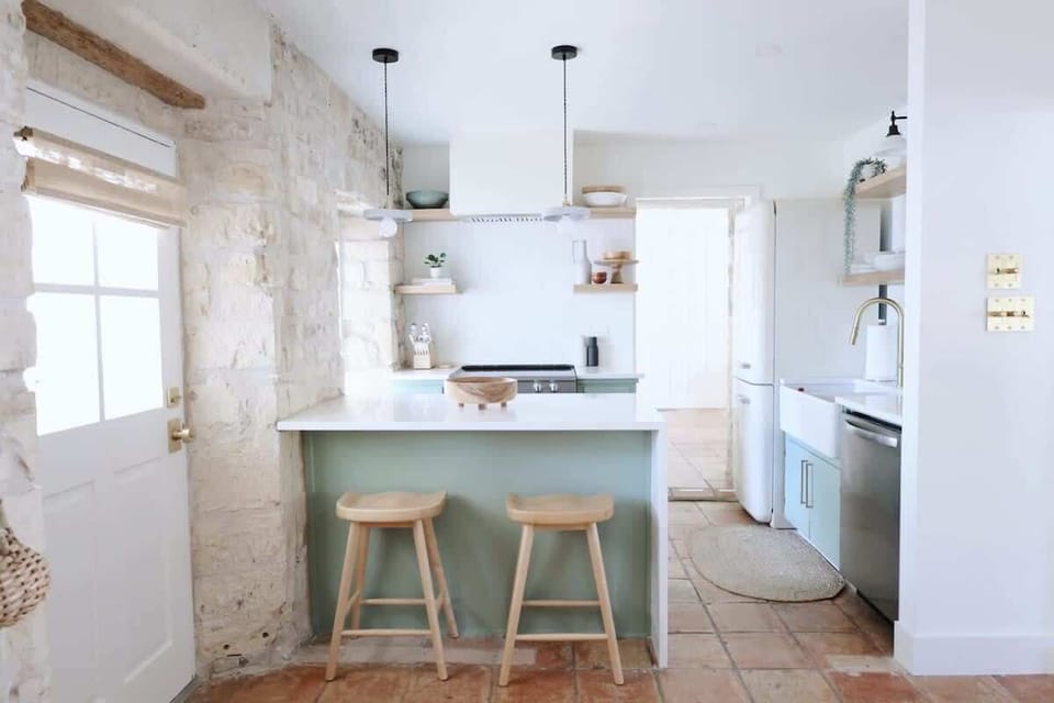 Full kitchen
