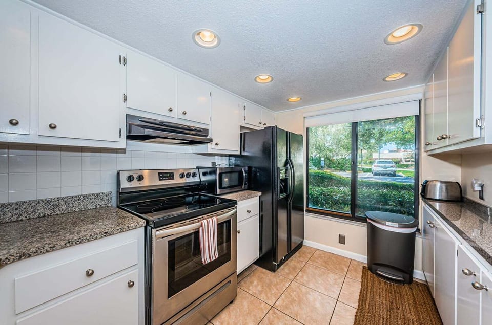 15-web-or-mls-Kitchen 1-4