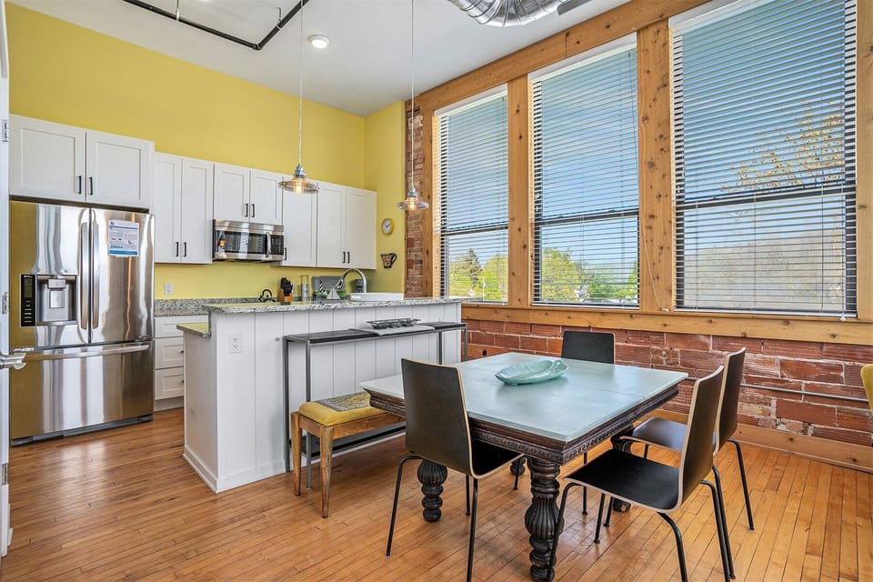 Never Miss a Moment with Your Loved Ones - The Open-concept Layout Ensures Plenty of Quality Time Together