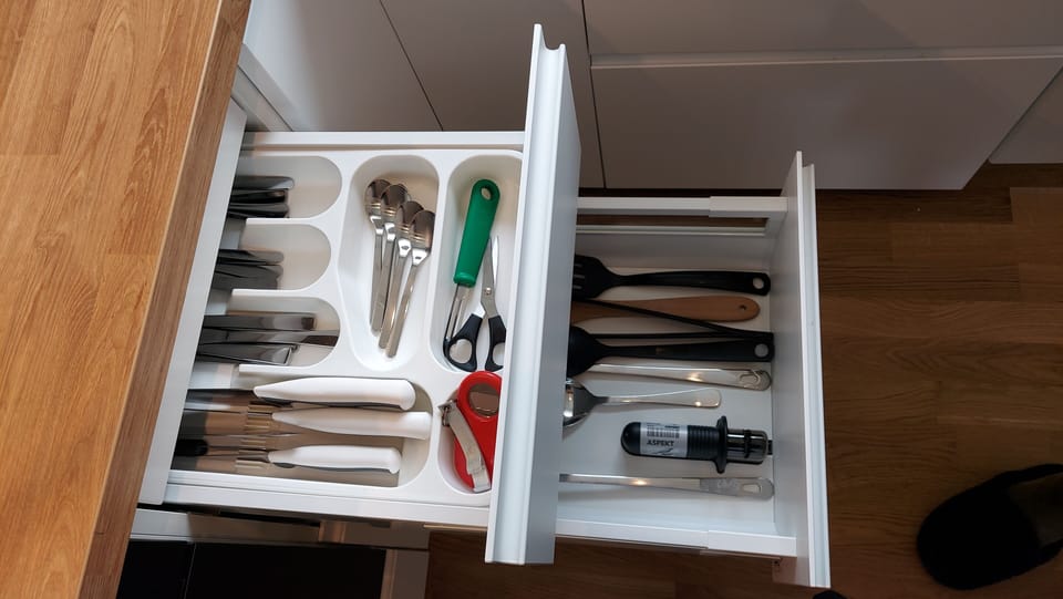 Cutleries including knife sharpener