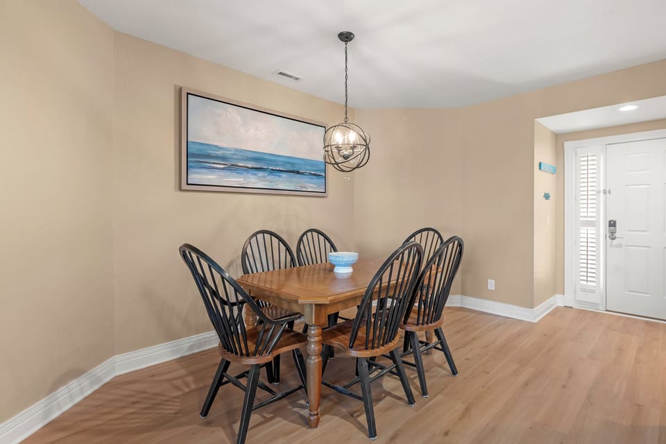 WR5H: Serenitee | Dining Area