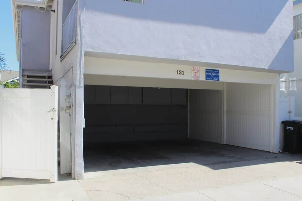 121 33rd St Unit A & B Parking