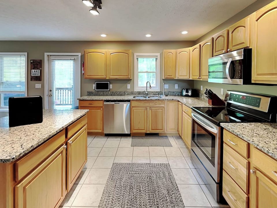 Full Kitchen