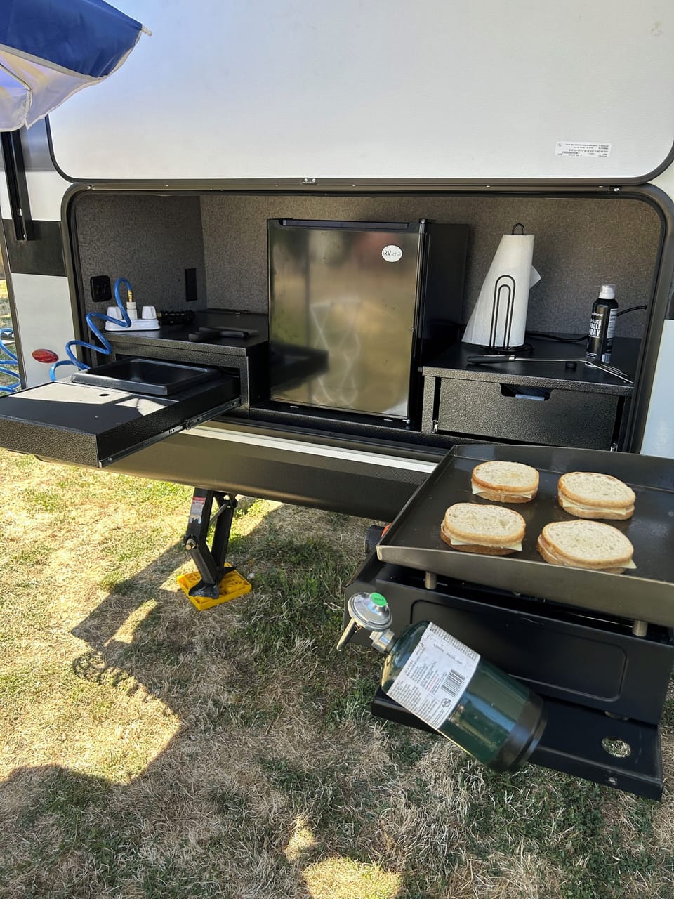 Outdoor kitchen