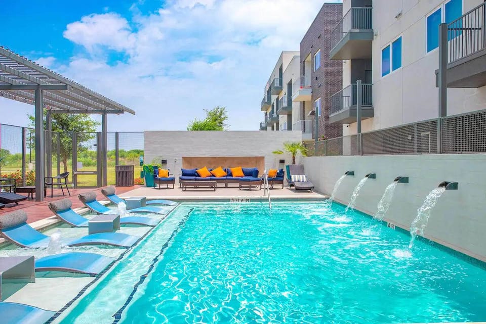 Luxurious Resort Like Pool