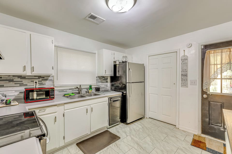 Interior | Central Heating & A/C | Free WiFi