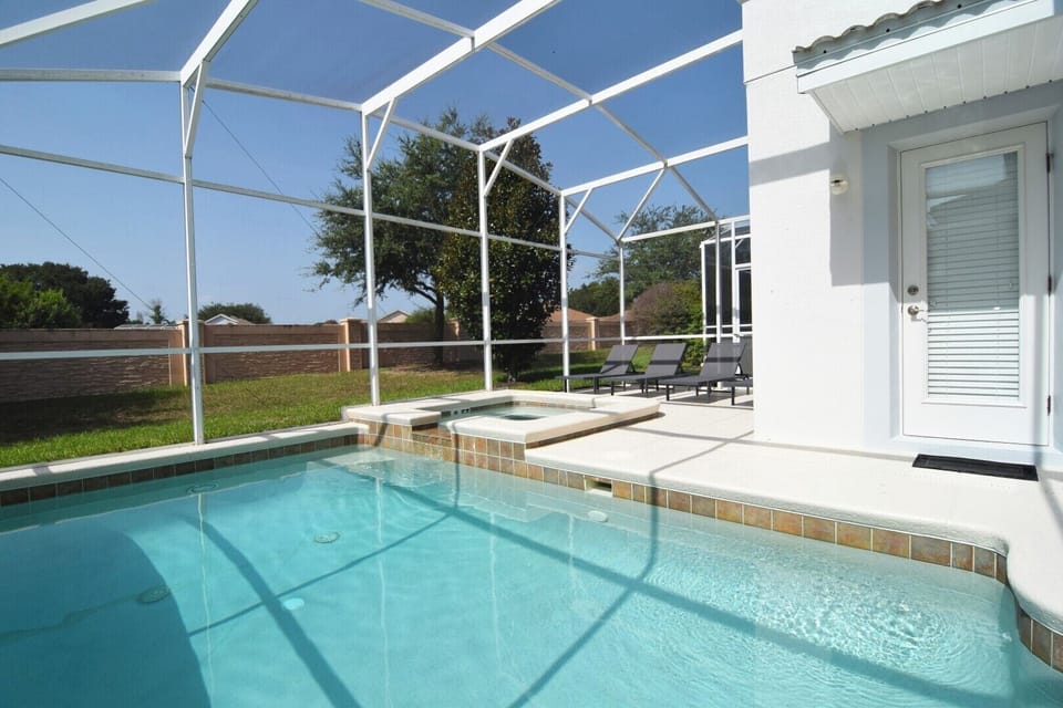 South-facing pool deck, no rear neighbors, pool & spa heat pre-bookable extra