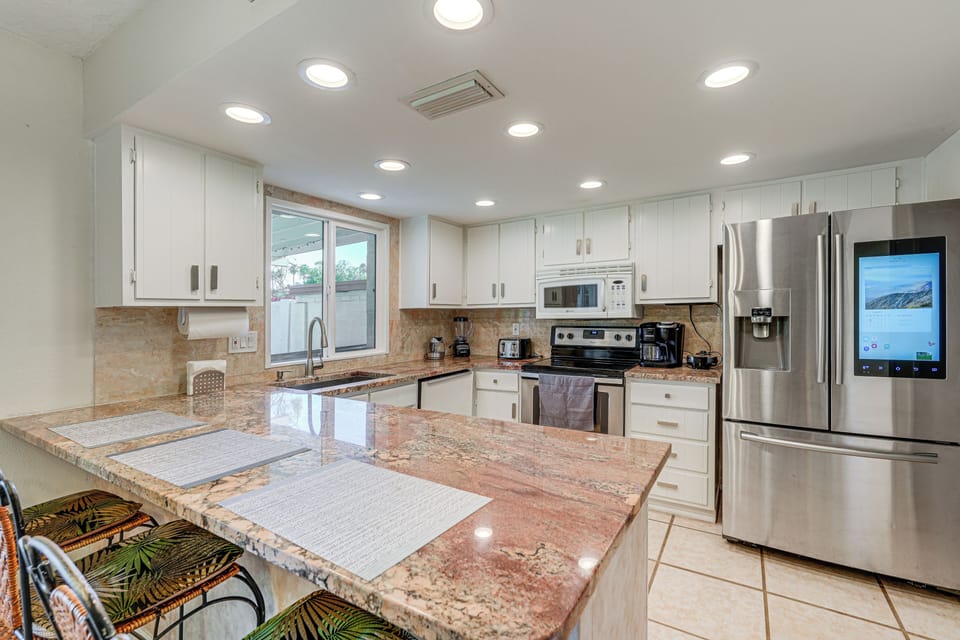 Kitchen | Toaster | Blender | Crockpot | Dishwasher | Trash Bags & Paper Towels
