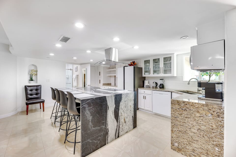 Kitchen | 1st Floor | Dual Keurig/Drip Coffee Maker | Dishwasher | Crockpot