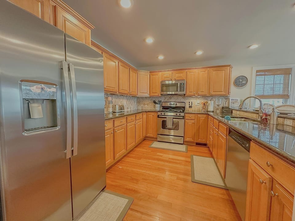 Large kitchen with lots of amenities