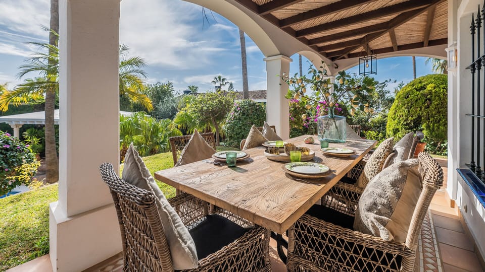 Outdoor dining