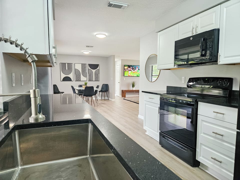 Bright, Clean Kitchen