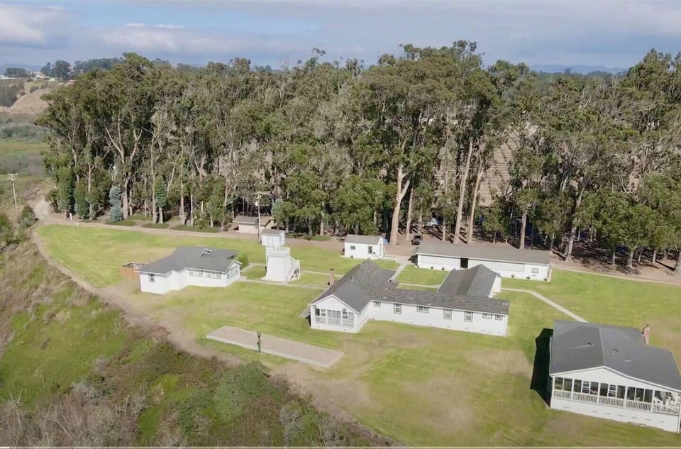 Dune Lakes estate provides expansive room for your family and group to gather without the intrusion of nosy neighbors and street noise.  Additional cottages / rooms available for groups.