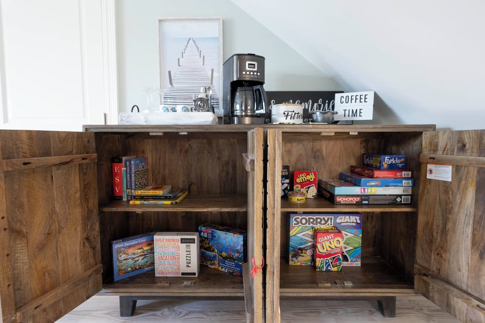 Cozy nook with coffee, books, and board games—ideal for family relaxation.