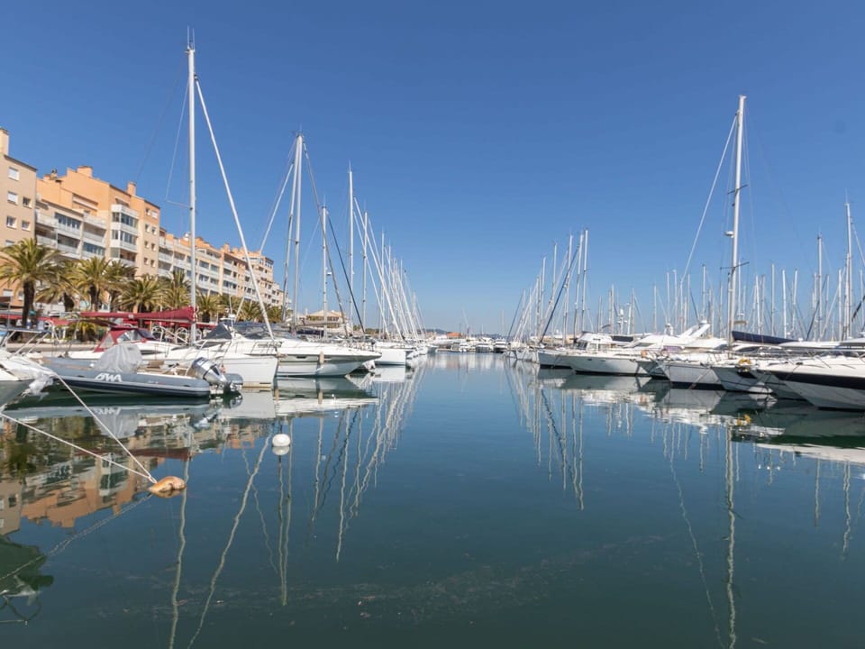 Water, Sky, Boat, Watercraft, Building, Azure, Mast, Lake, Body Of Water, Sailboat