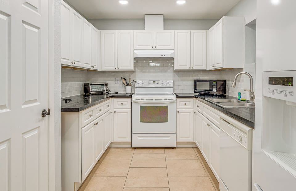 Kitchen | Refrigerator