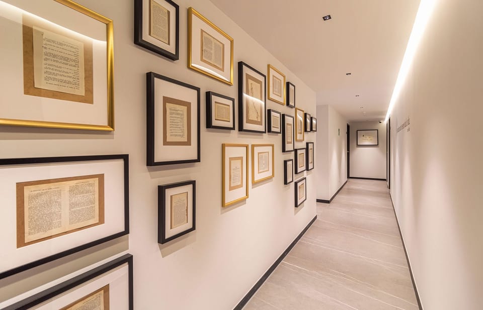 El mobiliario, la decoración y los servicios pueden variar ligeramente.