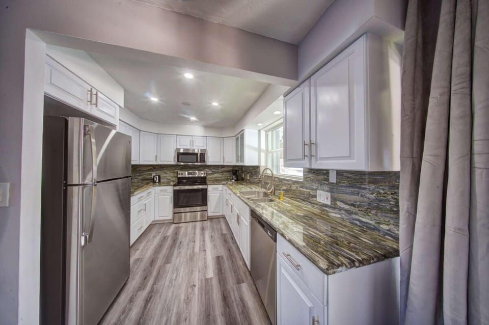 (One bedroom) Kitchen area