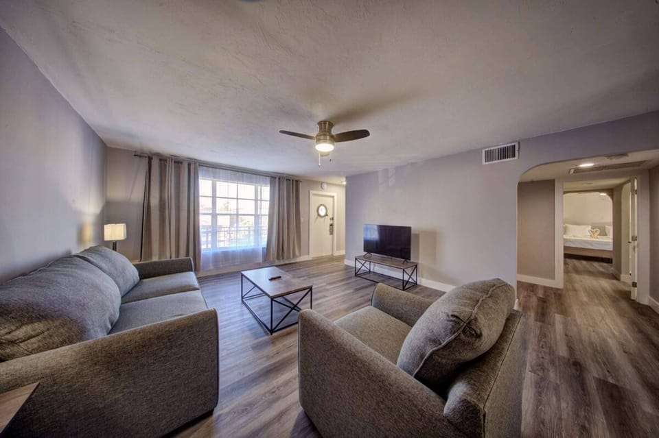 Spacious living room
