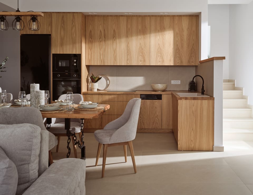 Well-equipped for a self-catering stay. Featuring also an indoor dining area.