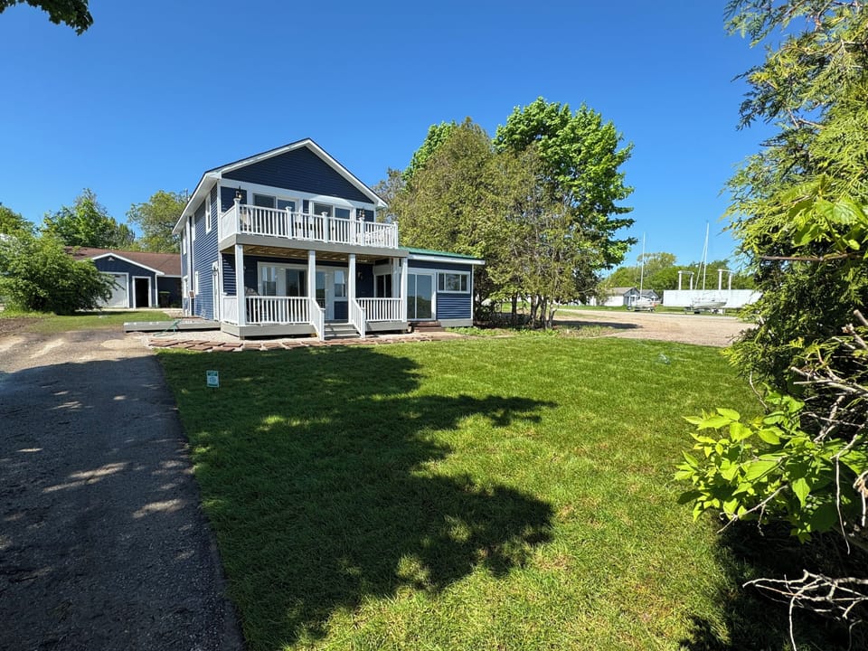 Front of House   2 decks