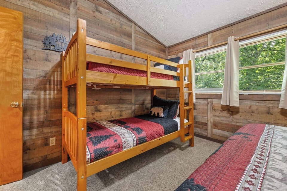 Top Level King Suite with Twin bunks