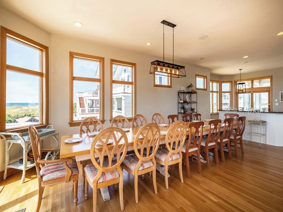 Mid Level Dining Area