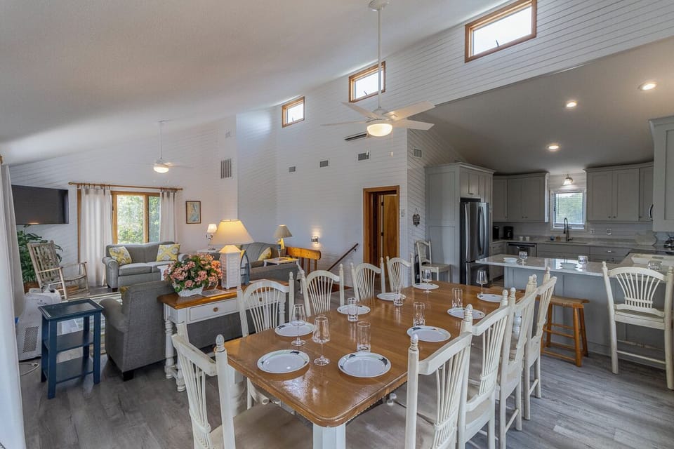 Top Level Dining Area