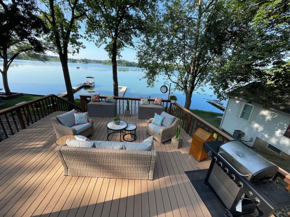 Relax and come and enjoy Cedar Lake.