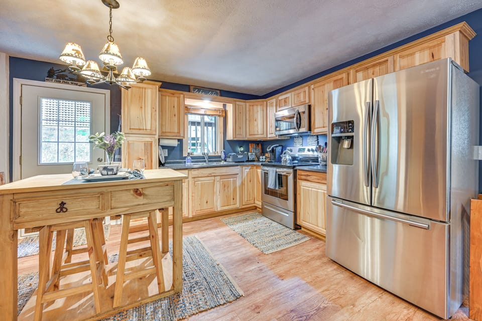 Murray Vacation Rental | 1BR | 1BA | 576 Sq Ft | Stairs Required